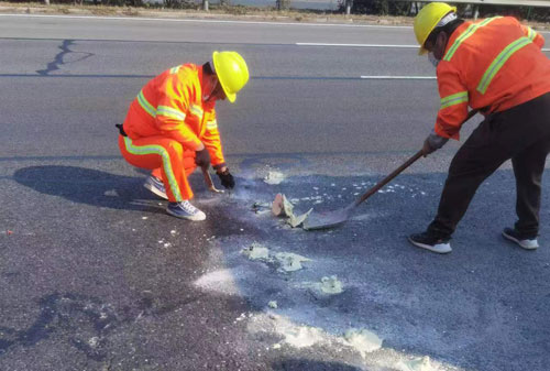 西藏公路下沉注浆加固